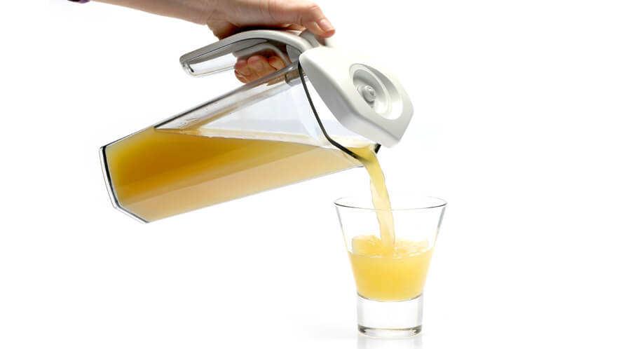 vacuum jug_pouring orange juice